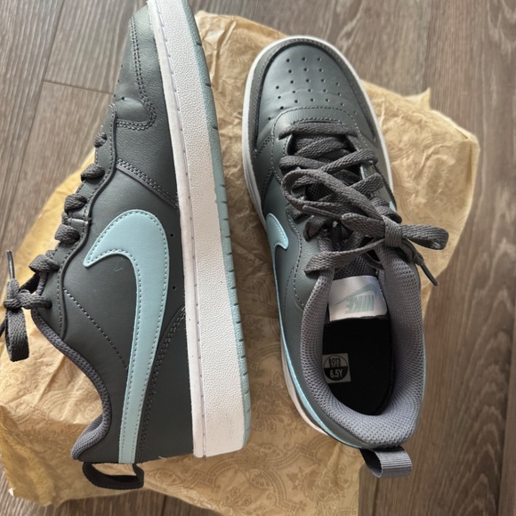 Nikes - Picture 3 of 7